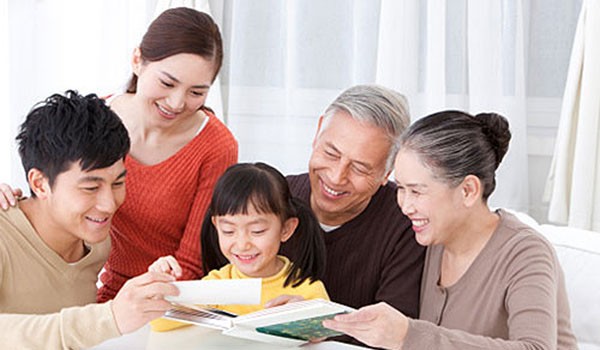 Hình ảnh Gia đình Sum Vầy Sau Bữa ăn